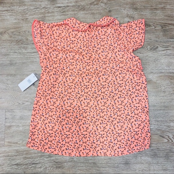 NWT CeCe | Collared Flutter Sleeve Floral Top - Picture 6 of 9